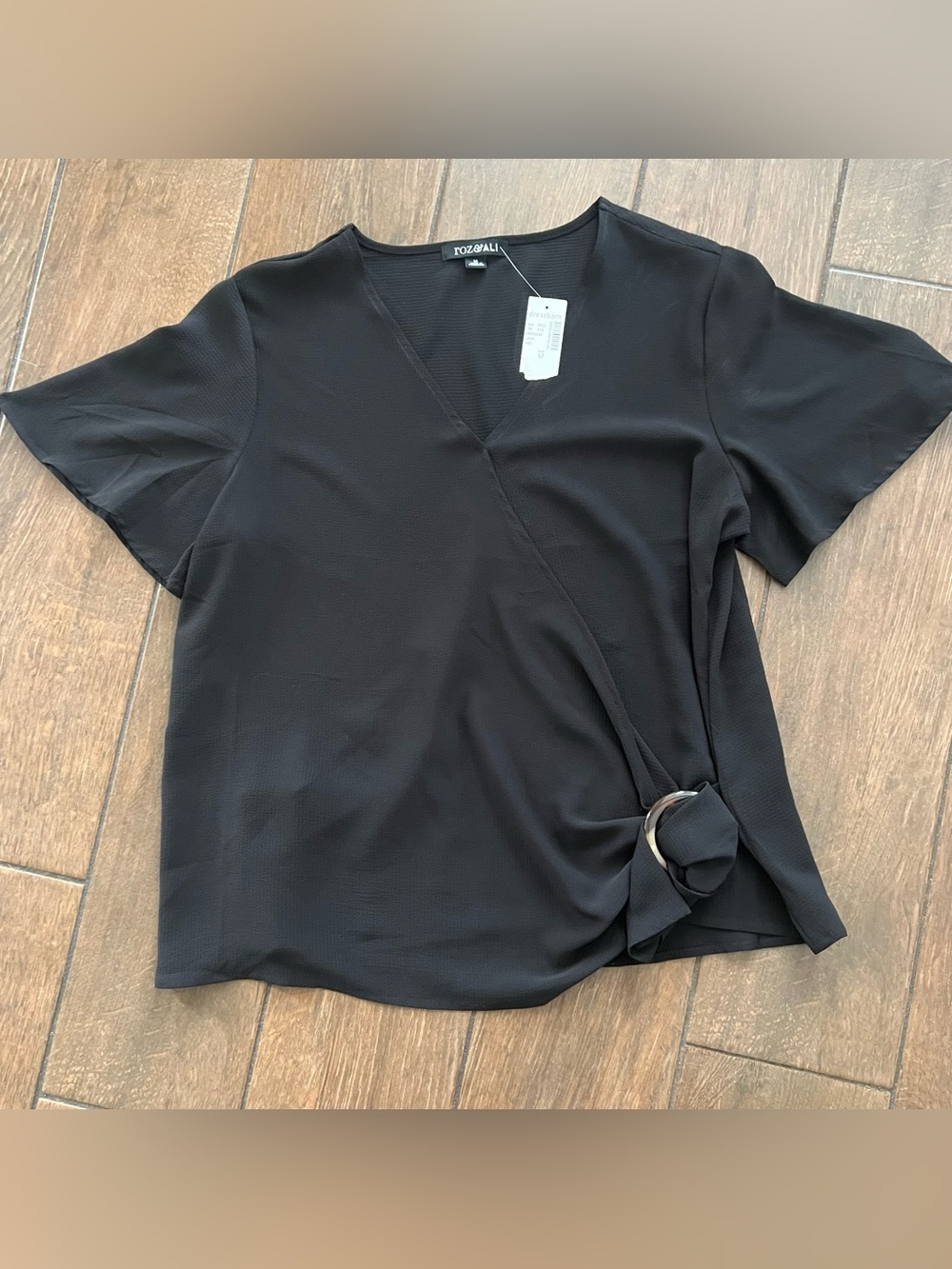 Roz & Ali Black Short-Sleeve Faux Wrap Top with Ring Detail size Medium NWT